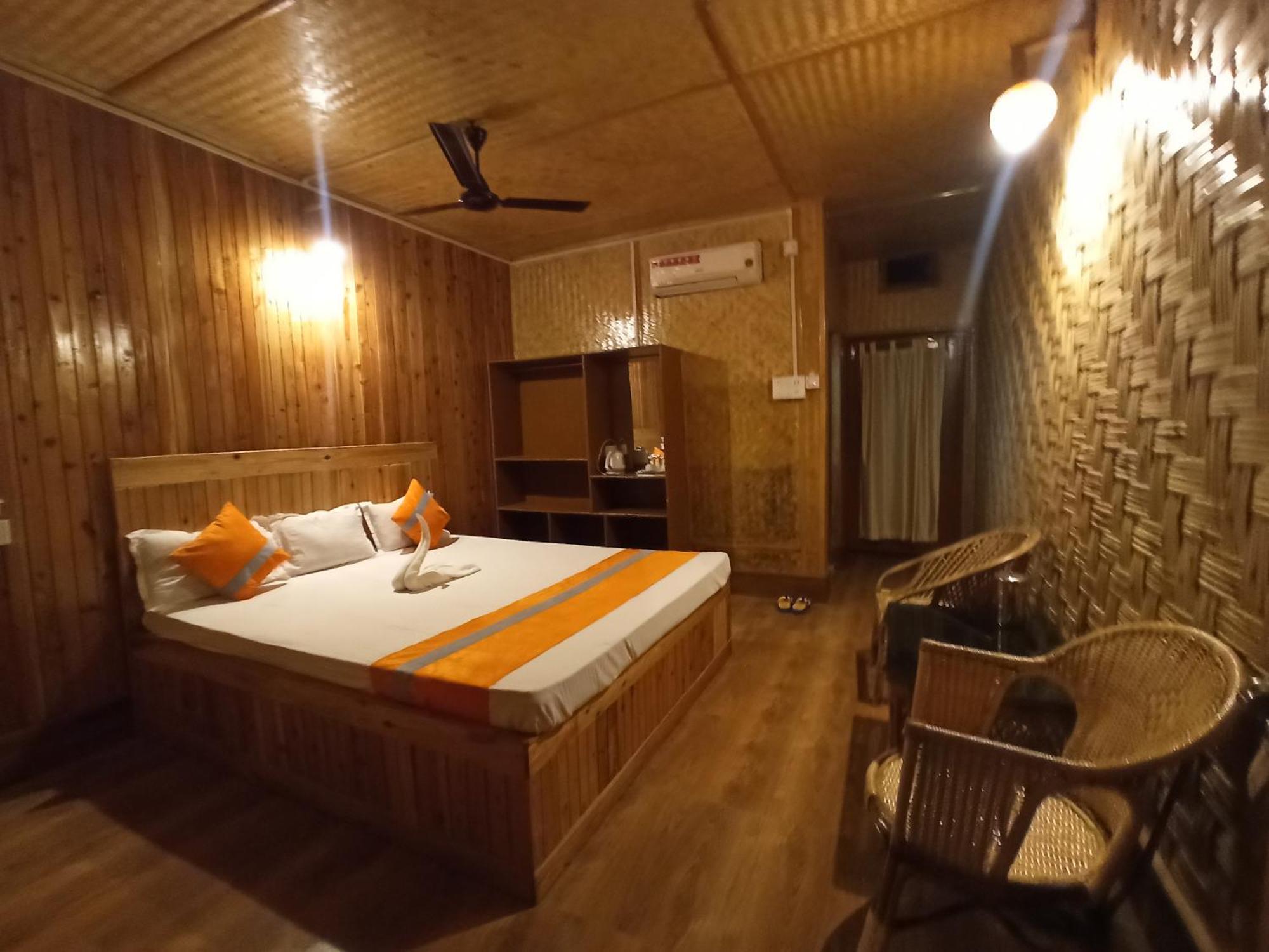 Grasshopper Jungle Queen Resort Chālsa المظهر الخارجي الصورة