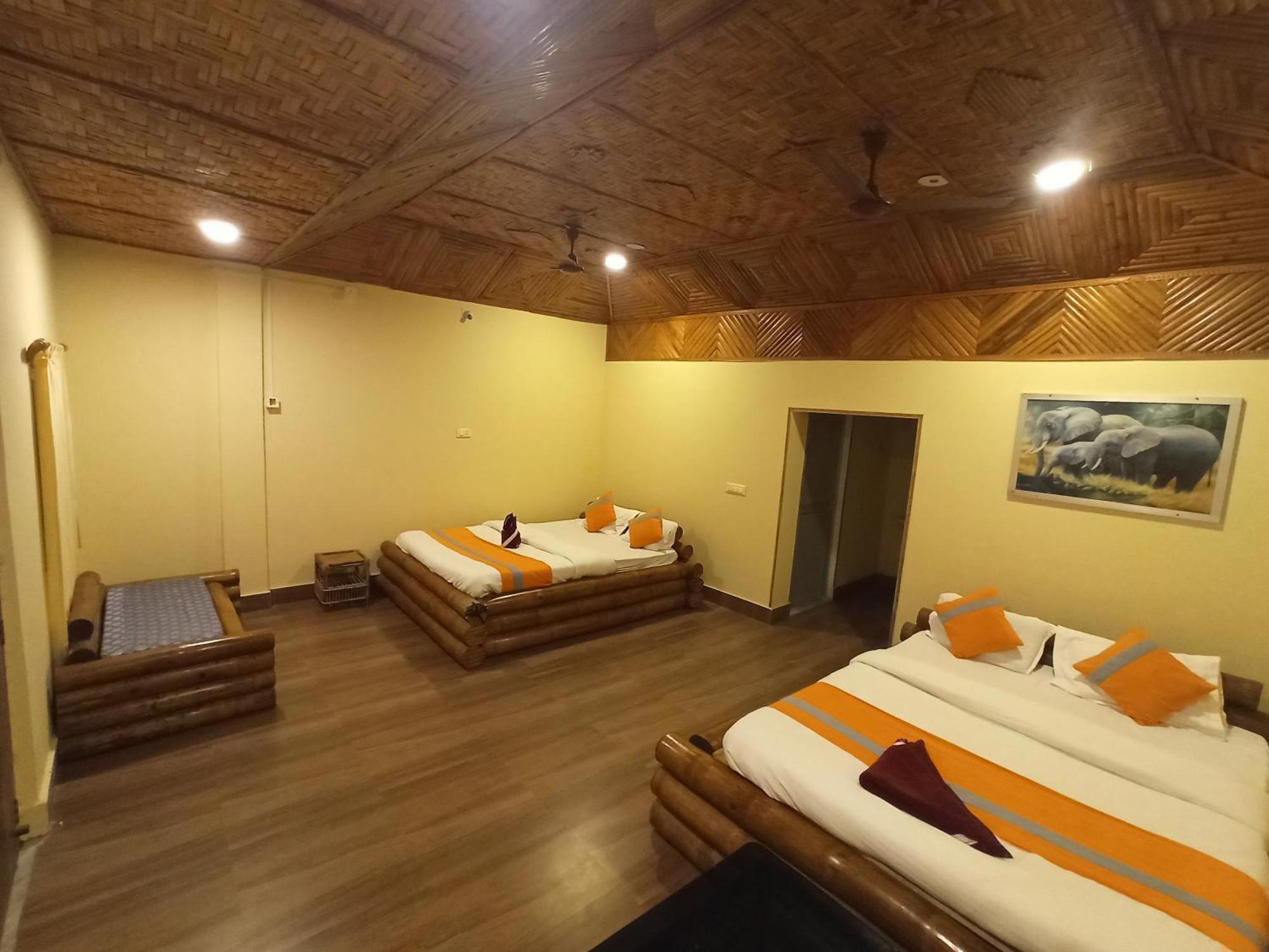 Grasshopper Jungle Queen Resort Chālsa المظهر الخارجي الصورة